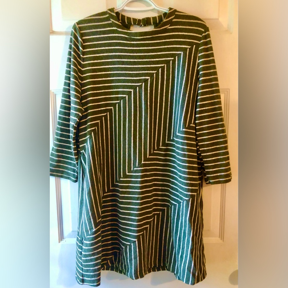 Doe & Rae Olive Green Cream Geometric Angular Line Pattern Knit Dress Sz Medium